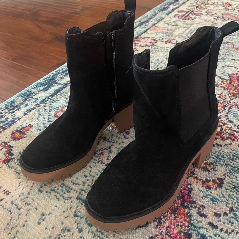 Universal Thread Black Boots